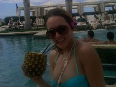 Η Καλομοίρα διαψεύδει τις φήμες για εγκυμοσύνη